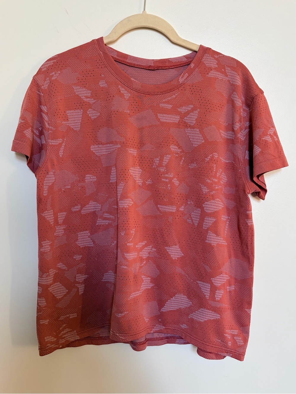 Lululemon Train To Be short sleeve Training T-shirt - Picture 2 of 4